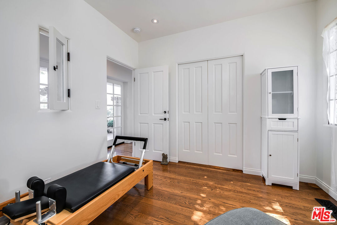 1046 Chautauqua Blvd