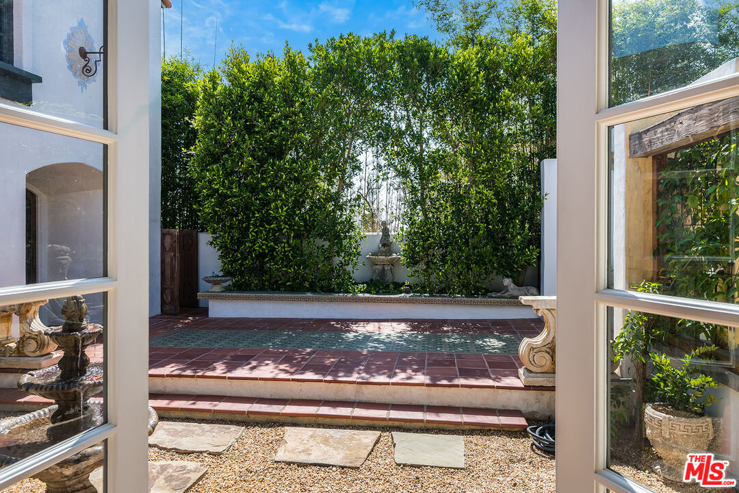 1046 Chautauqua Blvd