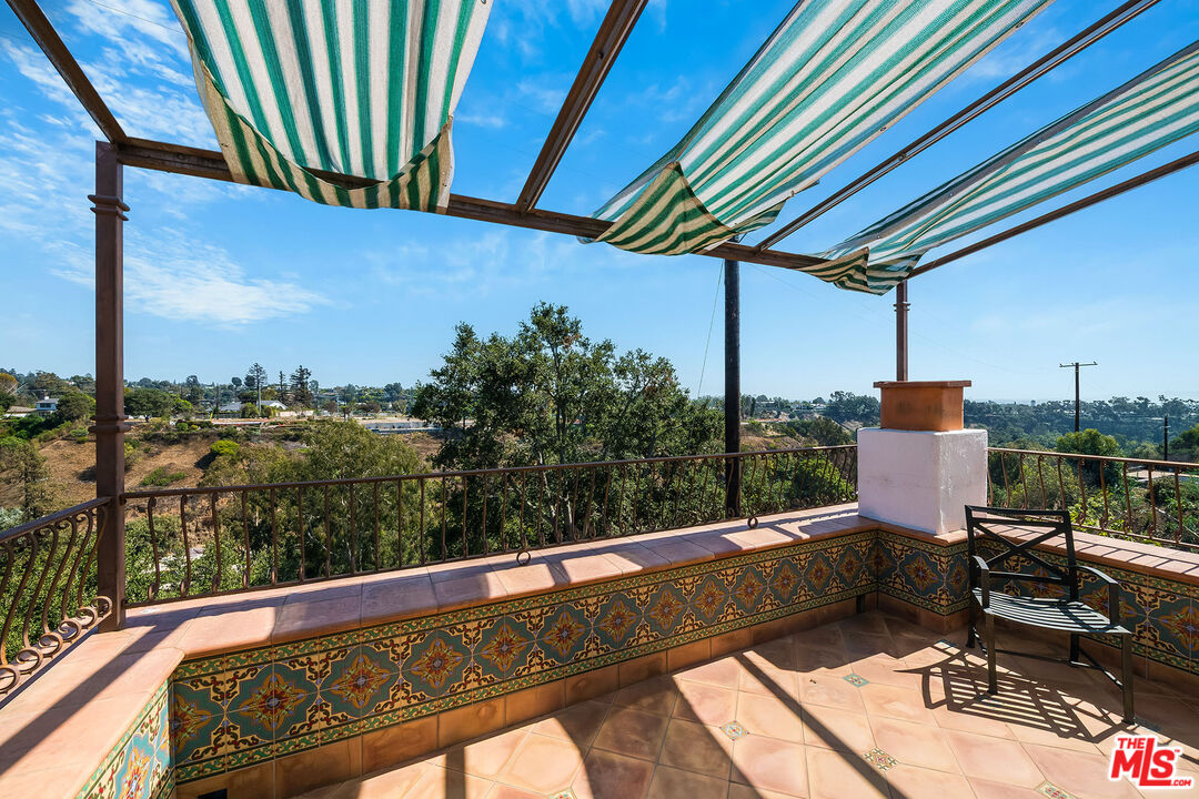 1046 Chautauqua Blvd