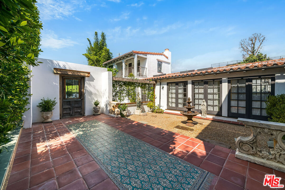 1046 Chautauqua Blvd