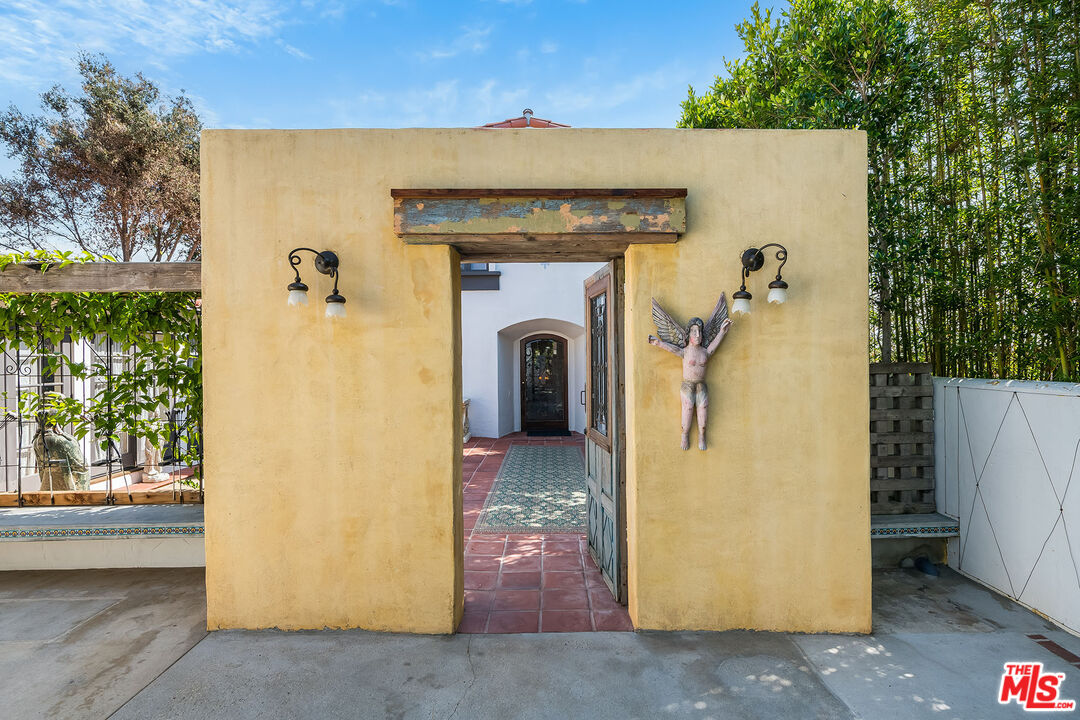 1046 Chautauqua Blvd