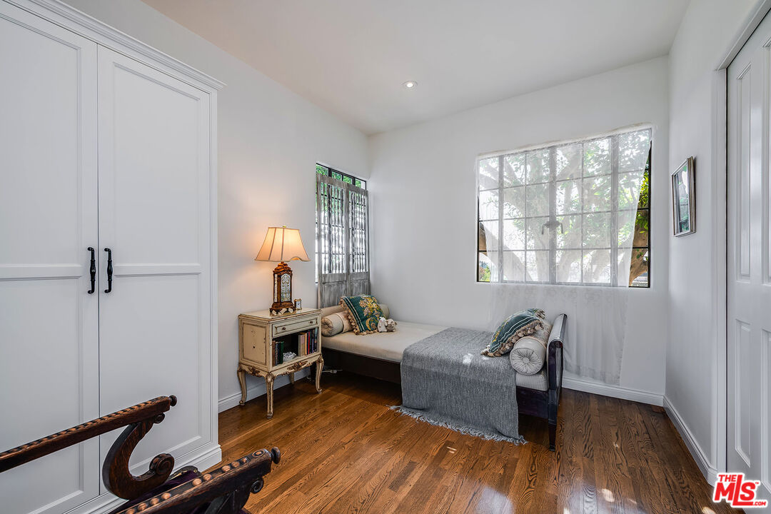 1046 Chautauqua Blvd