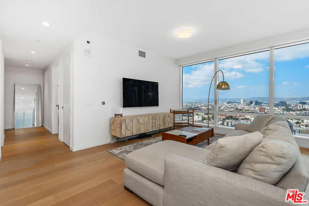 877 Francisco St Unit: 3202