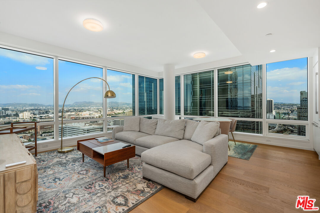 877 Francisco St Unit: 3202