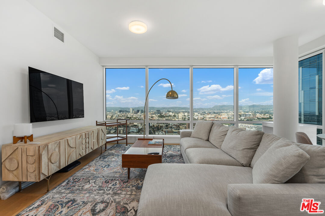 877 Francisco St Unit: 3202