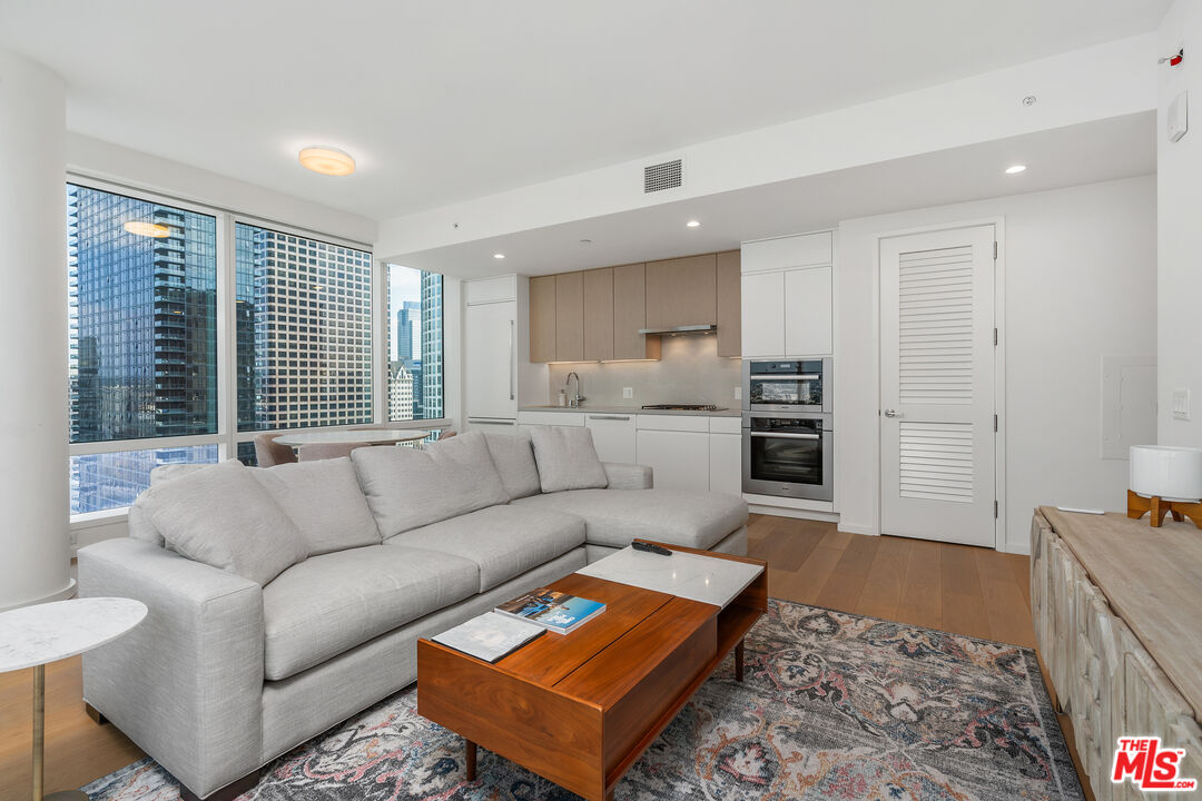 877 Francisco St Unit: 3202