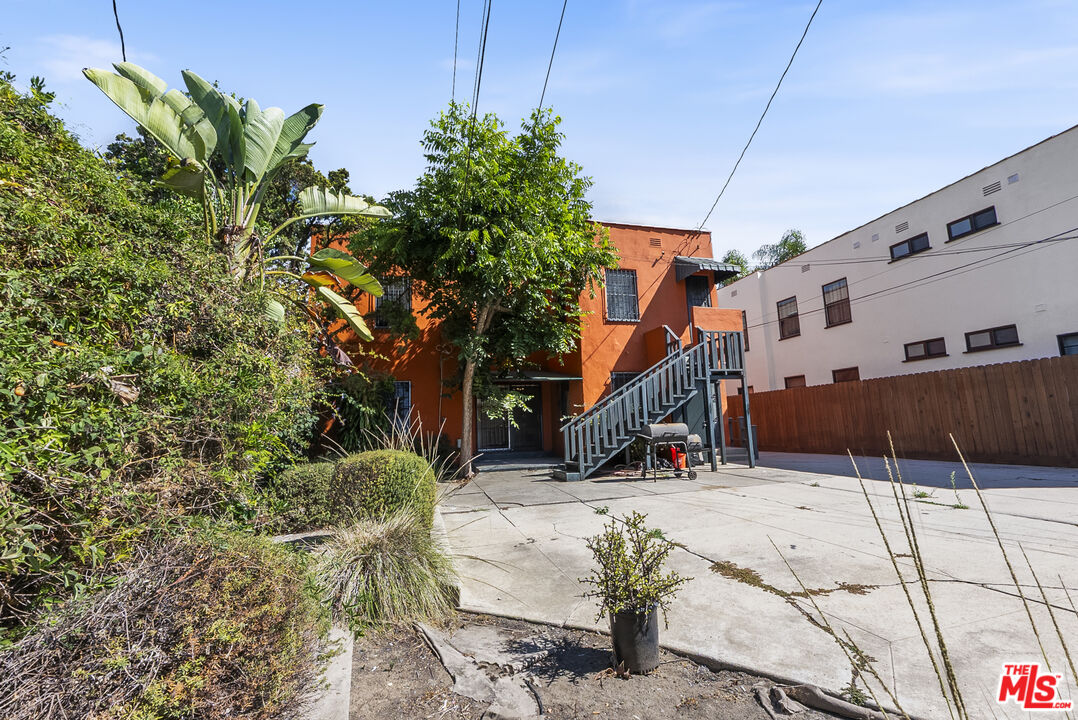 1137 Meadowbrook Ave