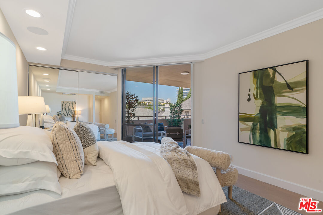 211 S Spalding Dr Unit: 205N