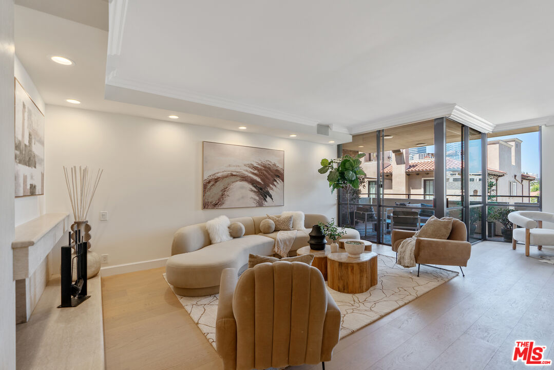 211 S Spalding Dr Unit: 205N