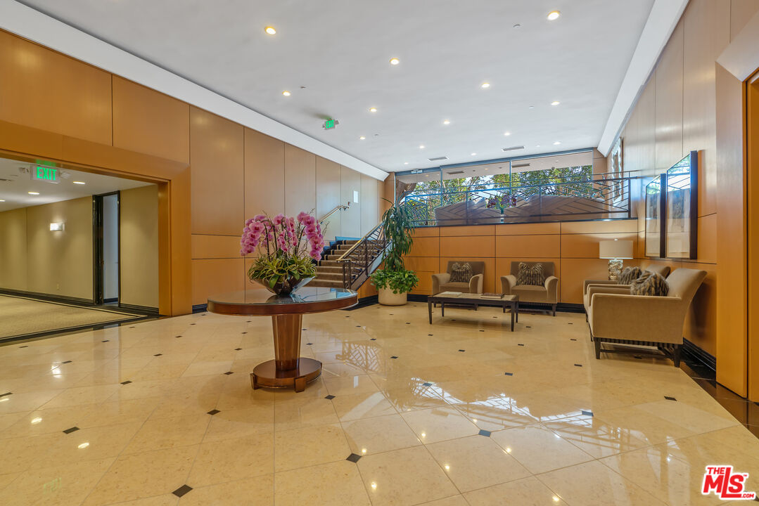 211 S Spalding Dr Unit: 205N