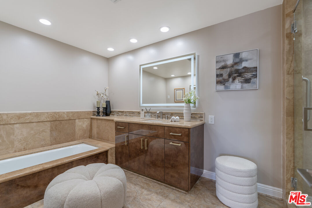 211 S Spalding Dr Unit: 205N