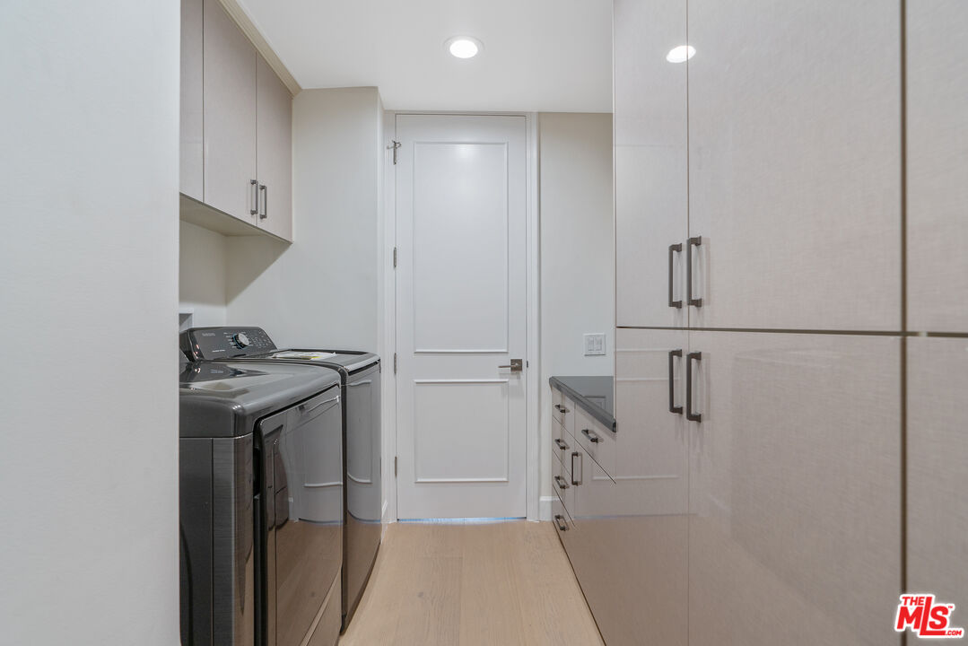 211 S Spalding Dr Unit: 205N