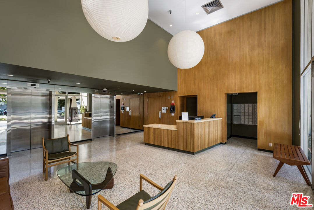 4411 Los Feliz Blvd Unit: 901