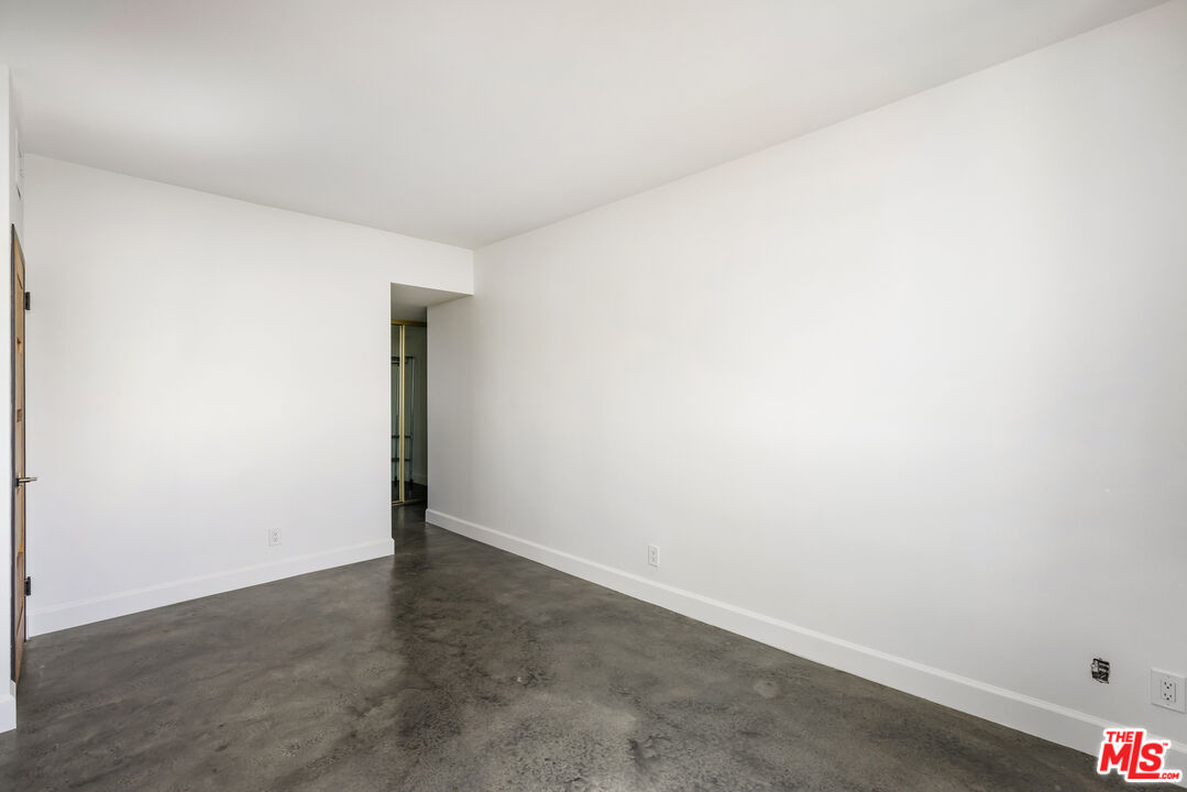 4411 Los Feliz Blvd Unit: 901
