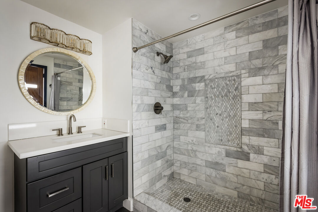 4411 Los Feliz Blvd Unit: 901