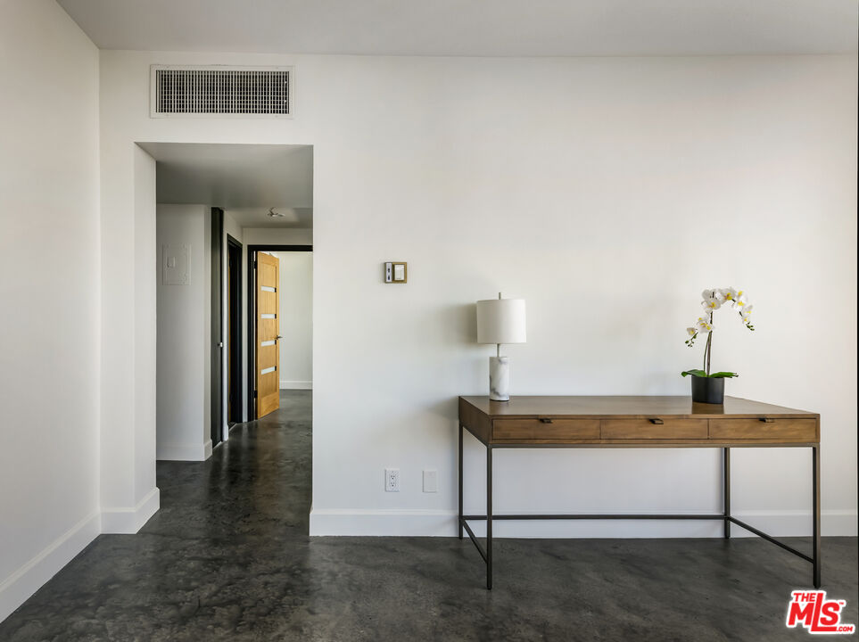 4411 Los Feliz Blvd Unit: 901