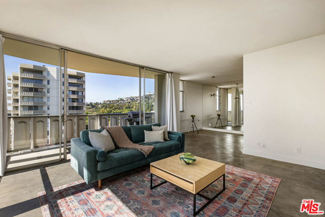 4411 Los Feliz Blvd Unit: 901