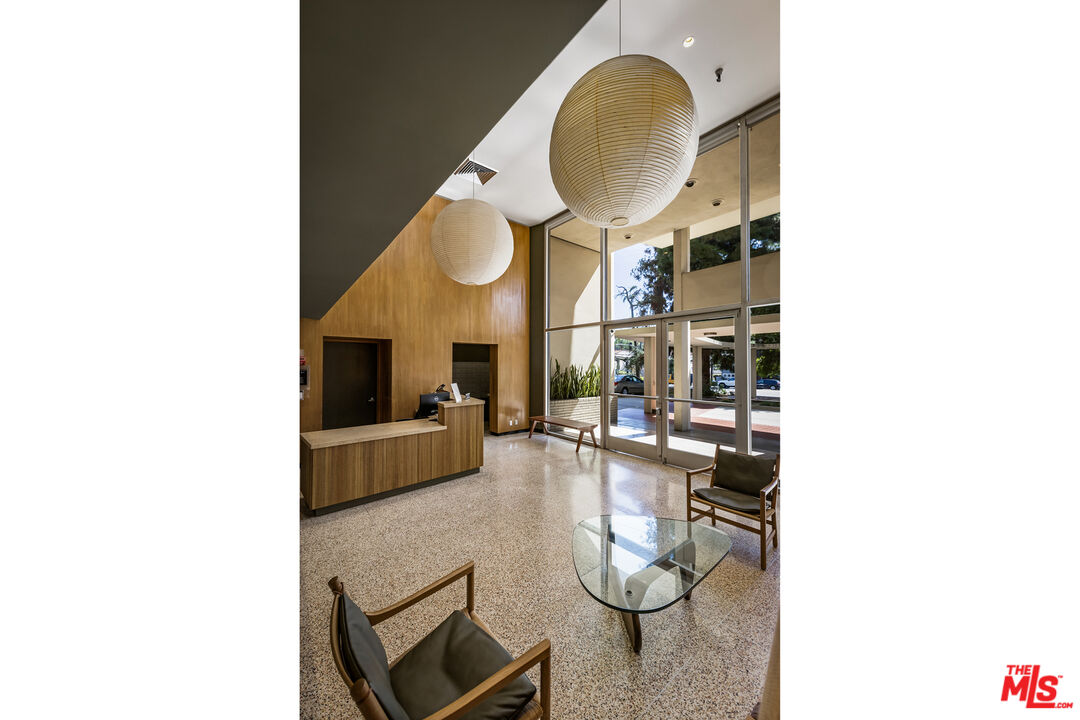 4411 Los Feliz Blvd Unit: 901