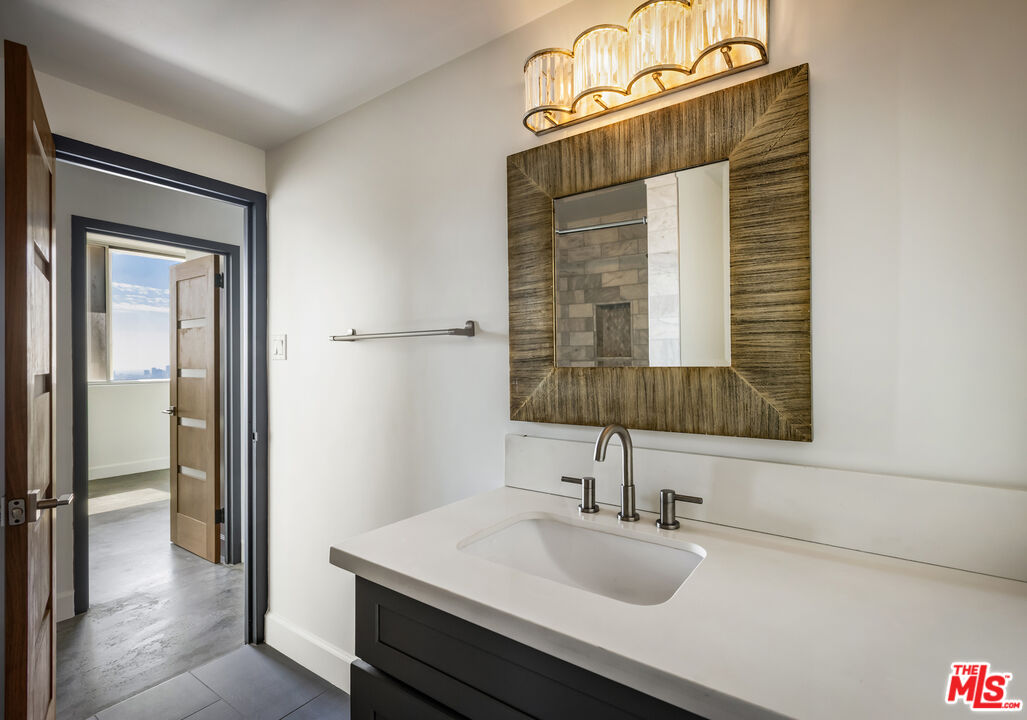 4411 Los Feliz Blvd Unit: 901