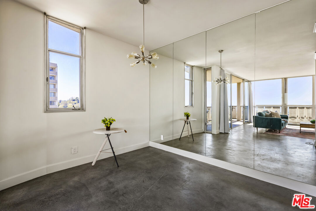 4411 Los Feliz Blvd Unit: 901