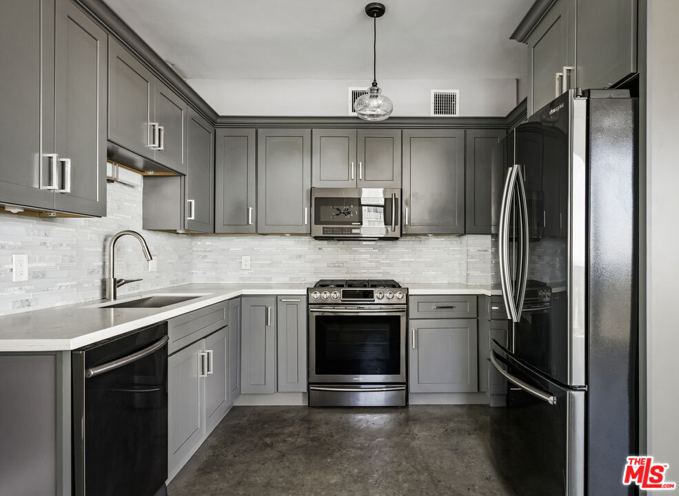 4411 Los Feliz Blvd Unit: 901