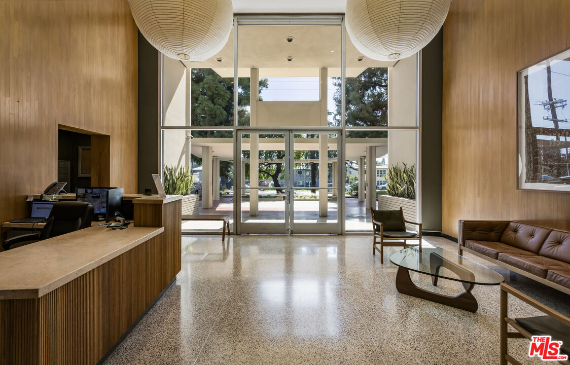 4411 Los Feliz Blvd Unit: 901