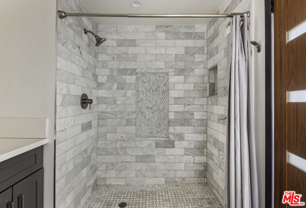 4411 Los Feliz Blvd Unit: 901