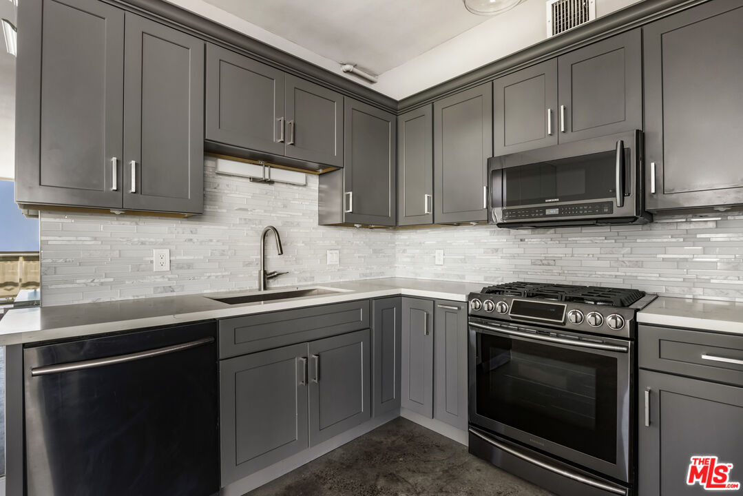 4411 Los Feliz Blvd Unit: 901