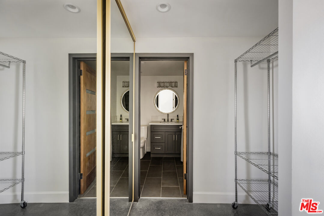 4411 Los Feliz Blvd Unit: 901