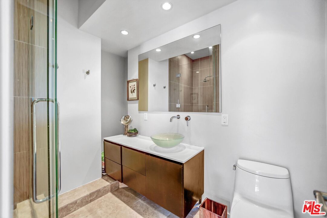 999 N Doheny Dr Unit: 106