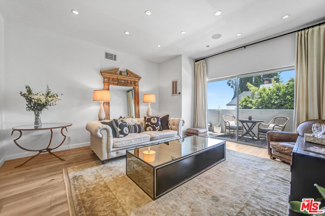 999 N Doheny Dr Unit: 106