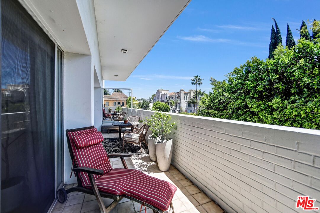 999 N Doheny Dr Unit: 106