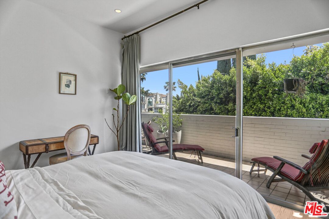 999 N Doheny Dr Unit: 106