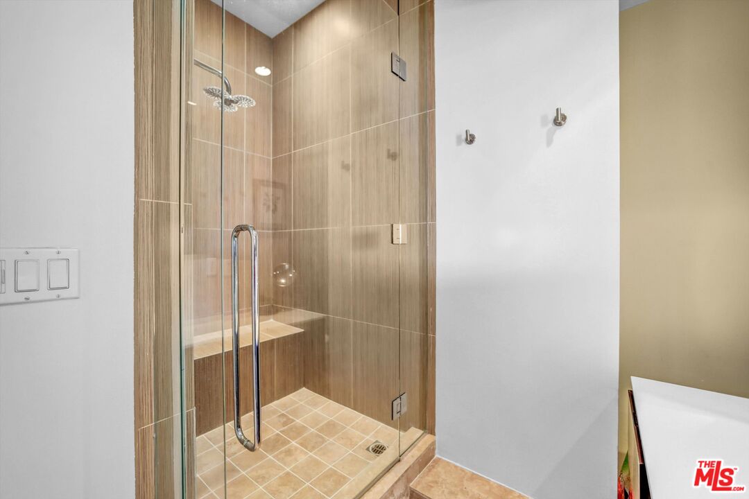 999 N Doheny Dr Unit: 106