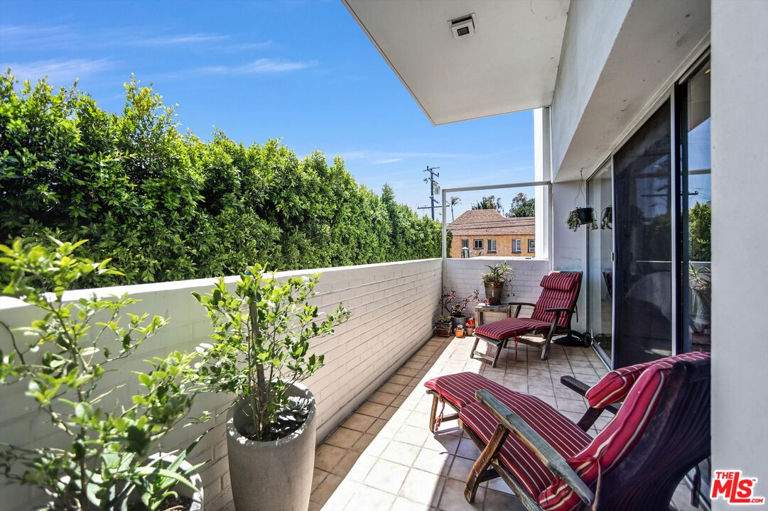 999 N Doheny Dr Unit: 106