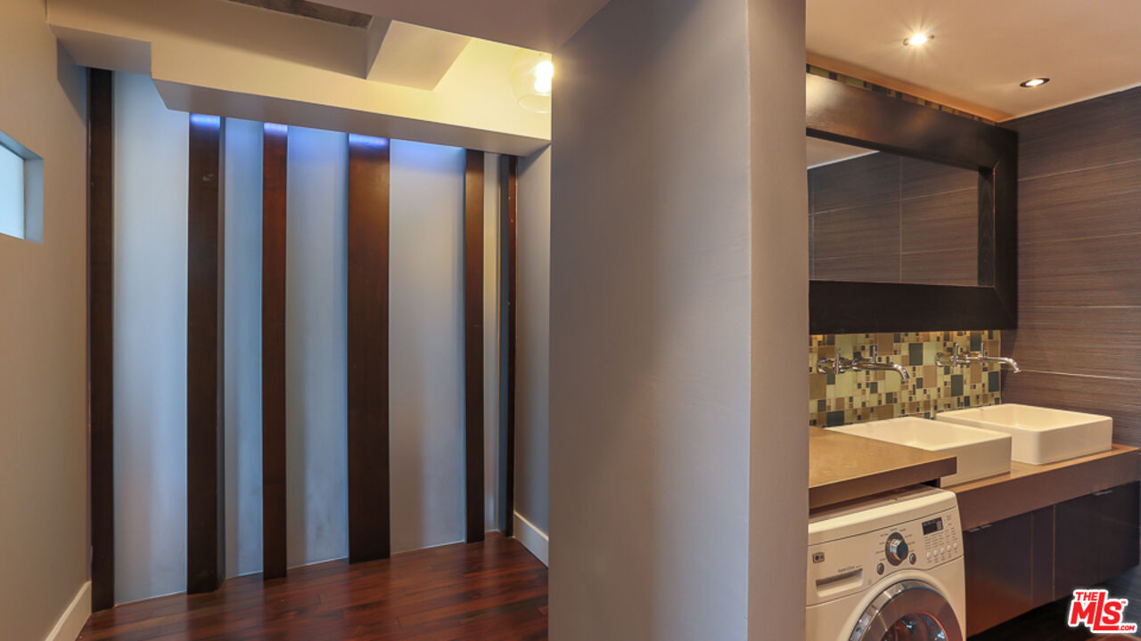 7250 Franklin Ave Unit: 1112