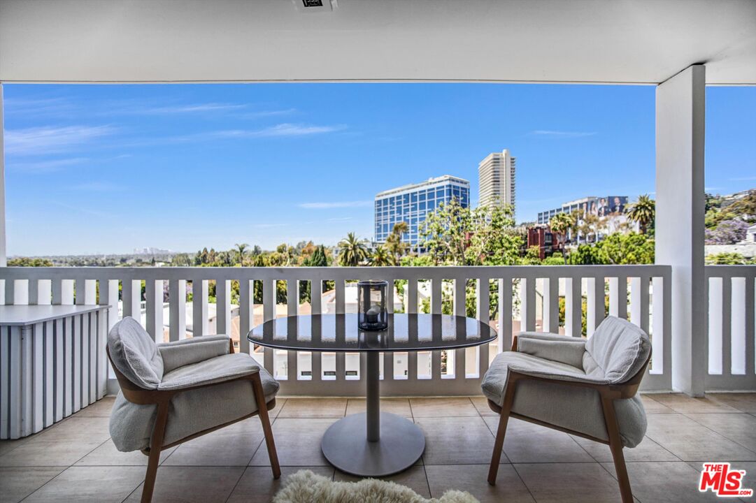 999 N Doheny Dr Unit: 512
