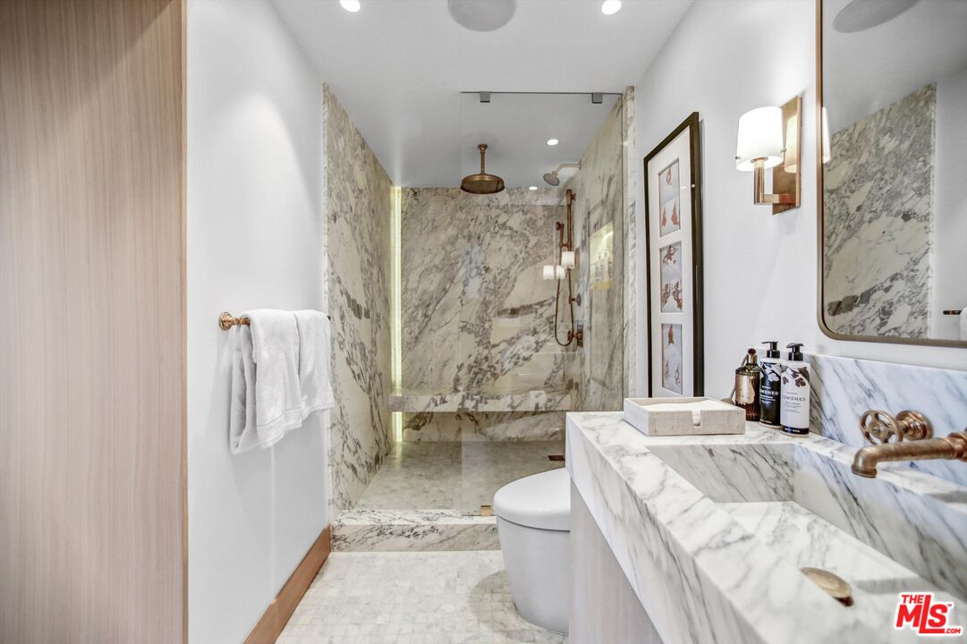 999 N Doheny Dr Unit: 512