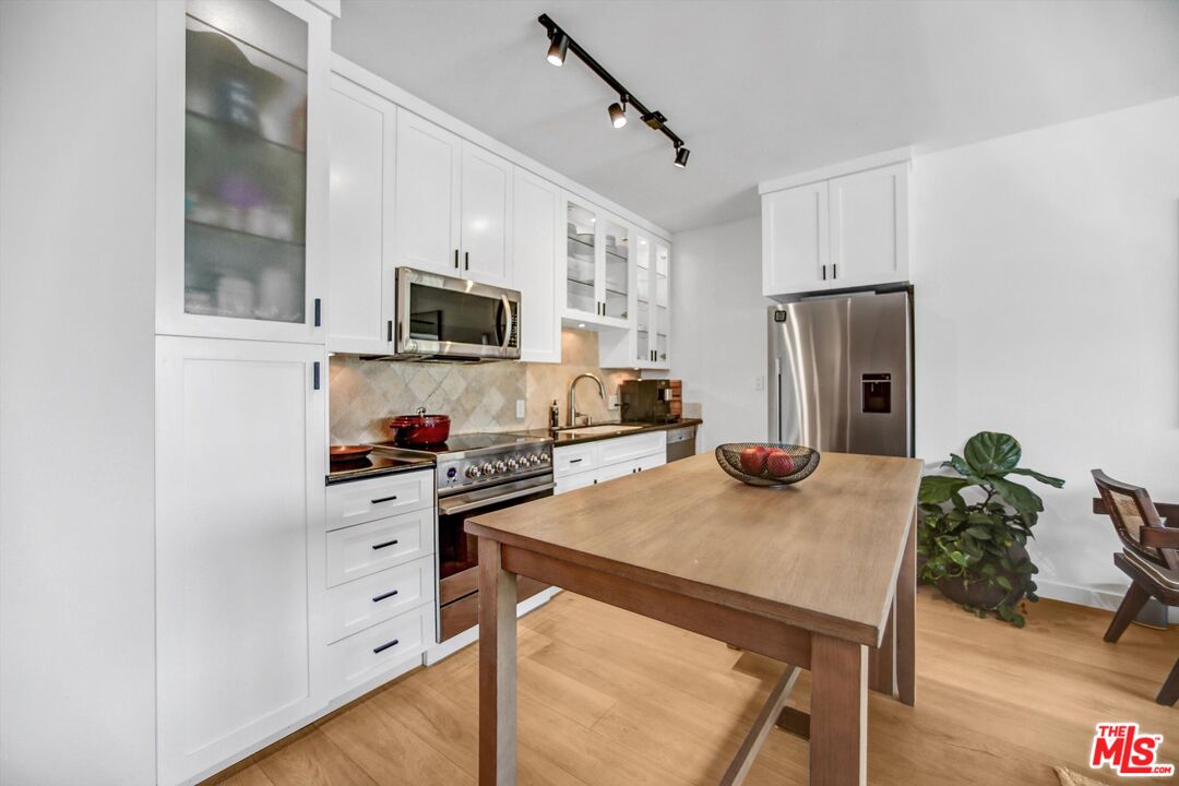 999 N Doheny Dr Unit: 512