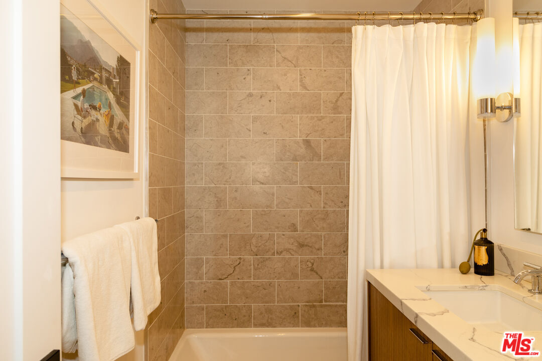 999 N Doheny Dr Unit: 212