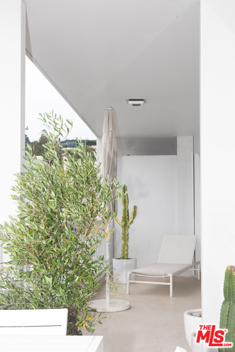 999 N Doheny Dr Unit: 212