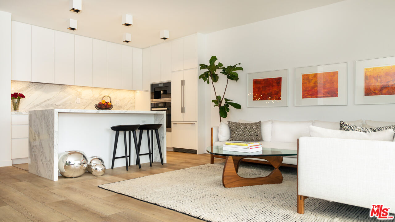 999 N Doheny Dr Unit: 212