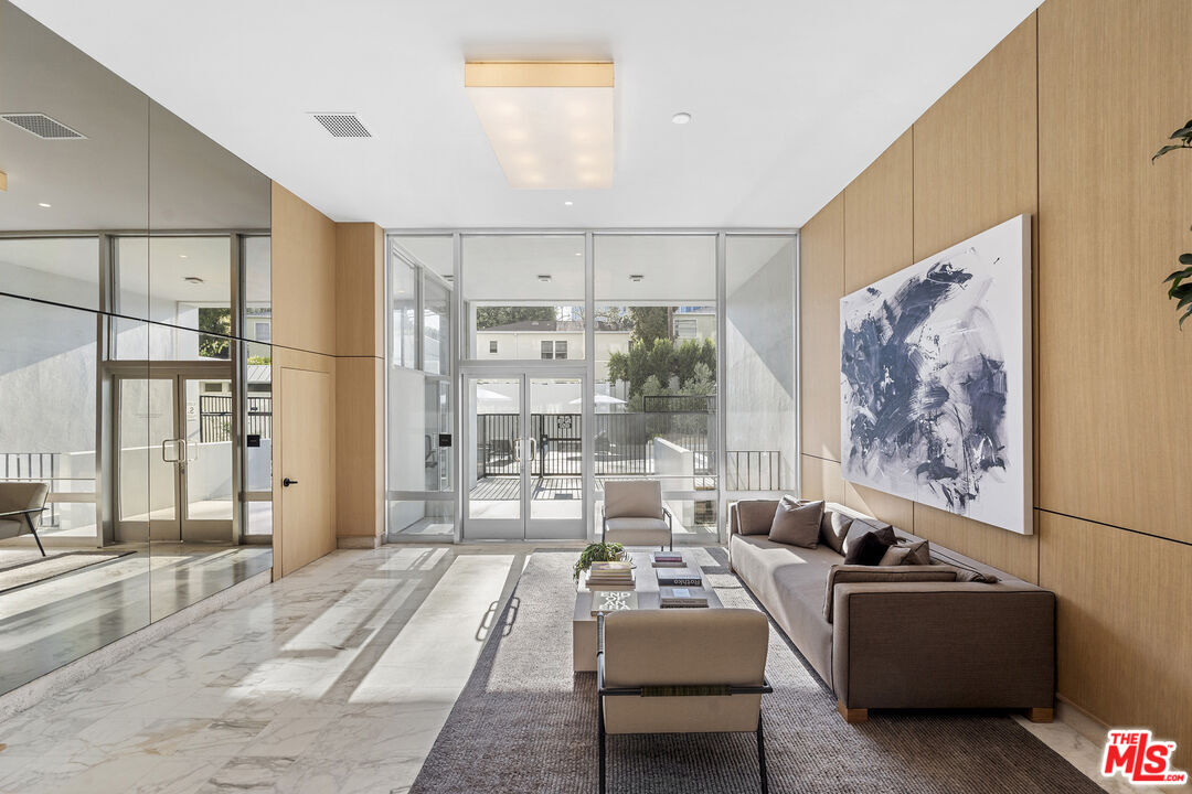 999 N Doheny Dr Unit: 212