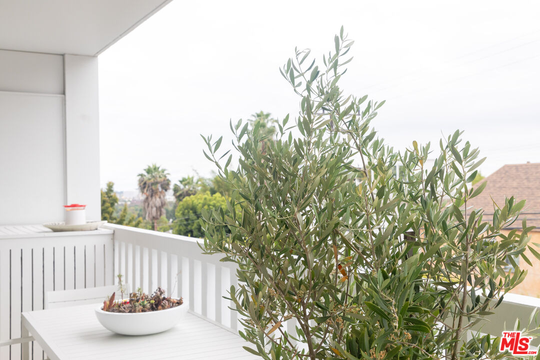 999 N Doheny Dr Unit: 212