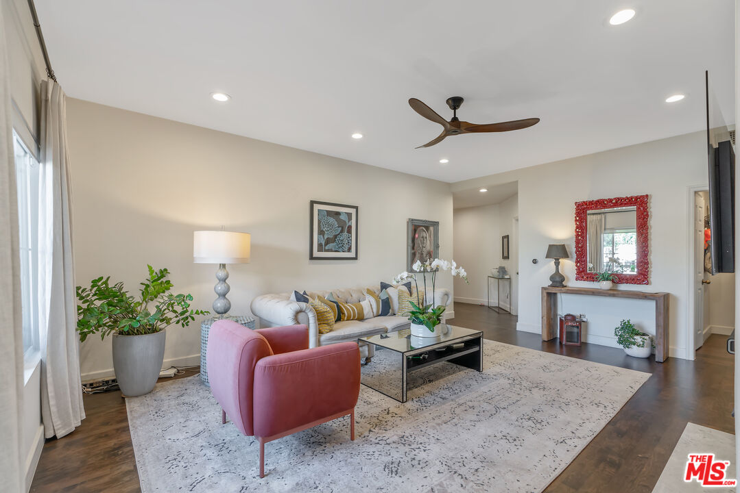 640 N Sweetzer Ave Unit: 10