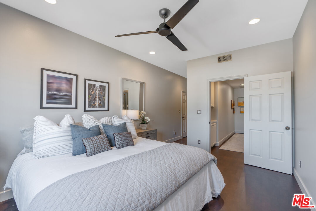 640 N Sweetzer Ave Unit: 10