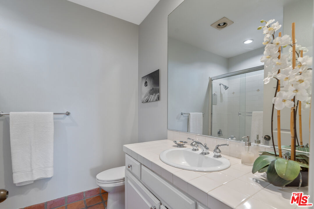 640 N Sweetzer Ave Unit: 10