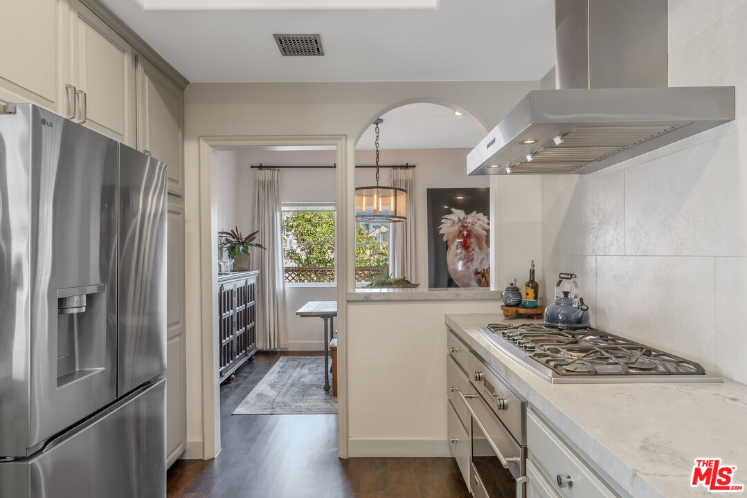 640 N Sweetzer Ave Unit: 10