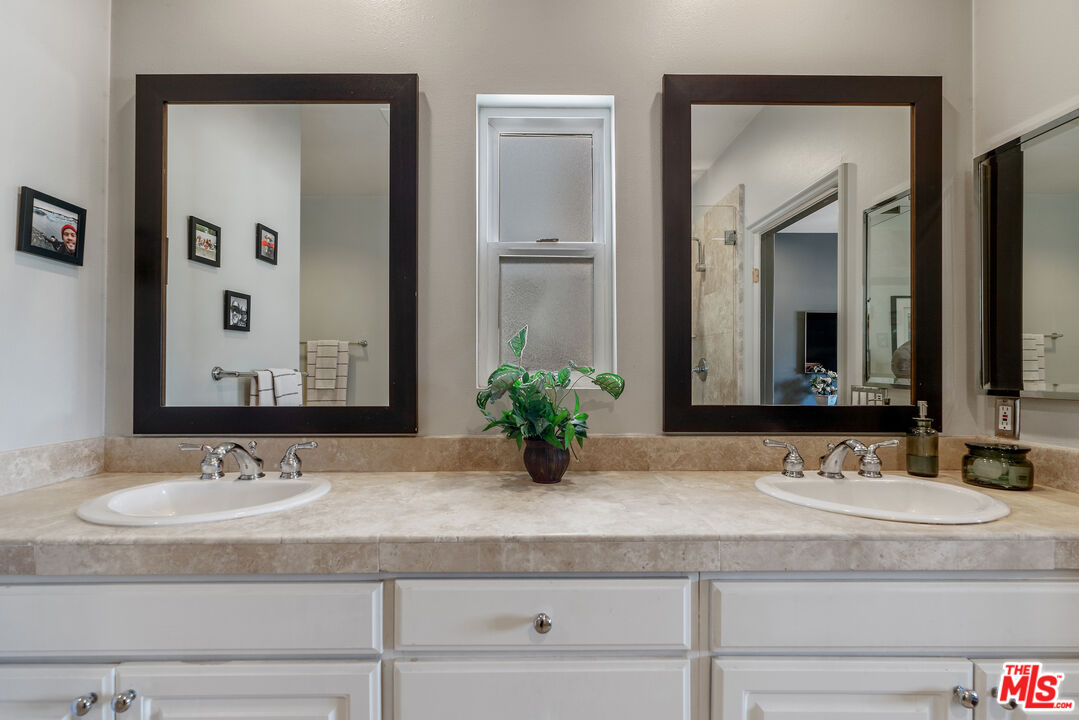 640 N Sweetzer Ave Unit: 10