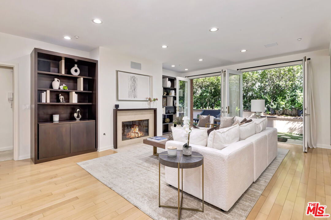 121 N Almont Dr Unit: 103